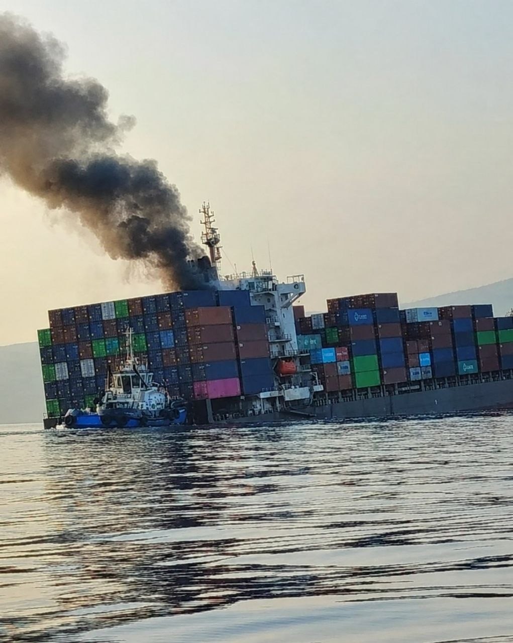 Hürmüz Boğazı’nda mayına çarpan konteyner gemisi battı
