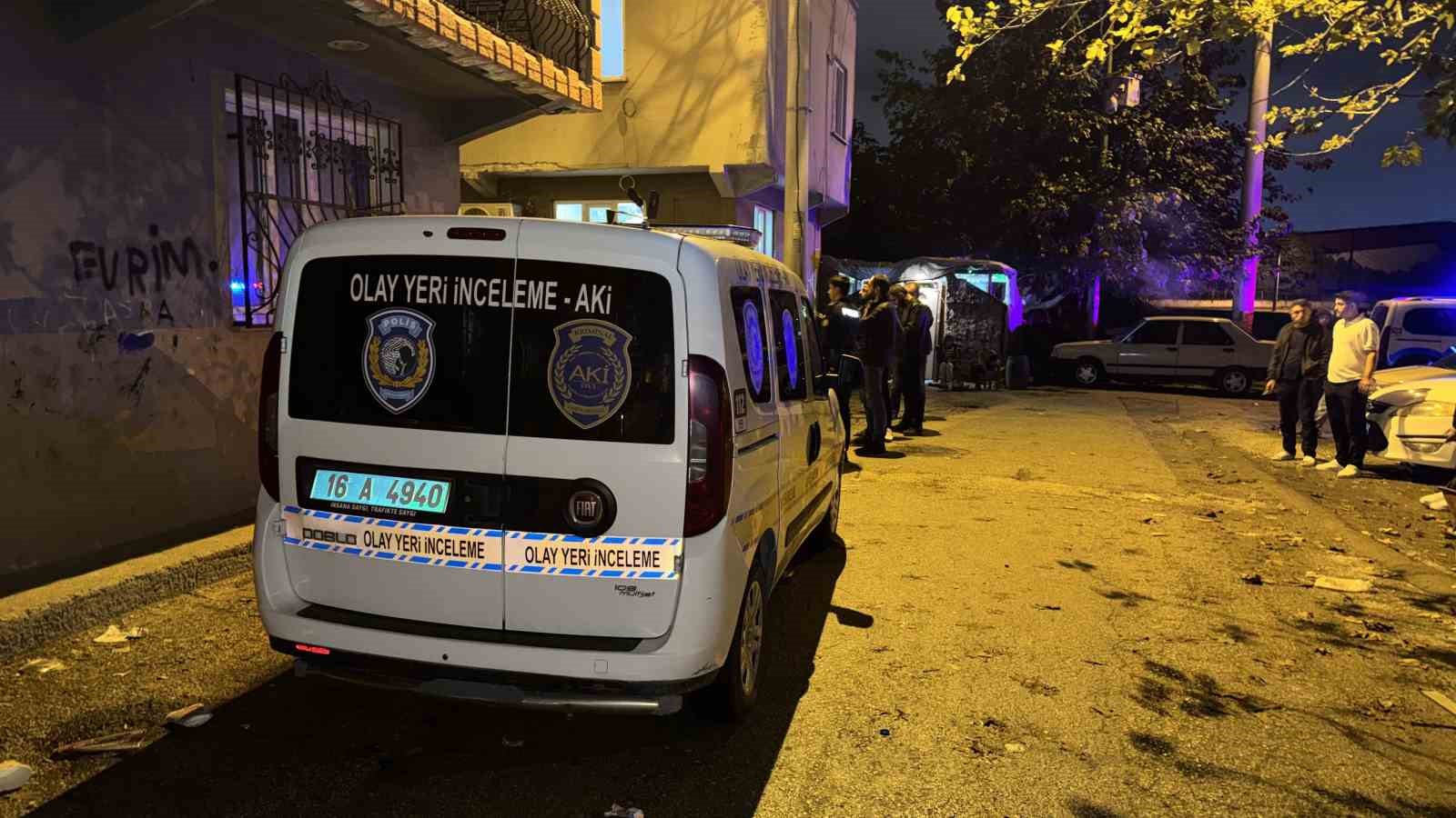 Bursa’da hareketli gece: 15 yıl hapis cezasıyla aranan arkadaşını yakalatmamak için havaya ateş açtı