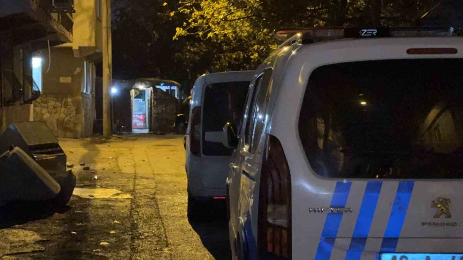 Bursa’da hareketli gece: 15 yıl hapis cezasıyla aranan arkadaşını yakalatmamak için havaya ateş açtı