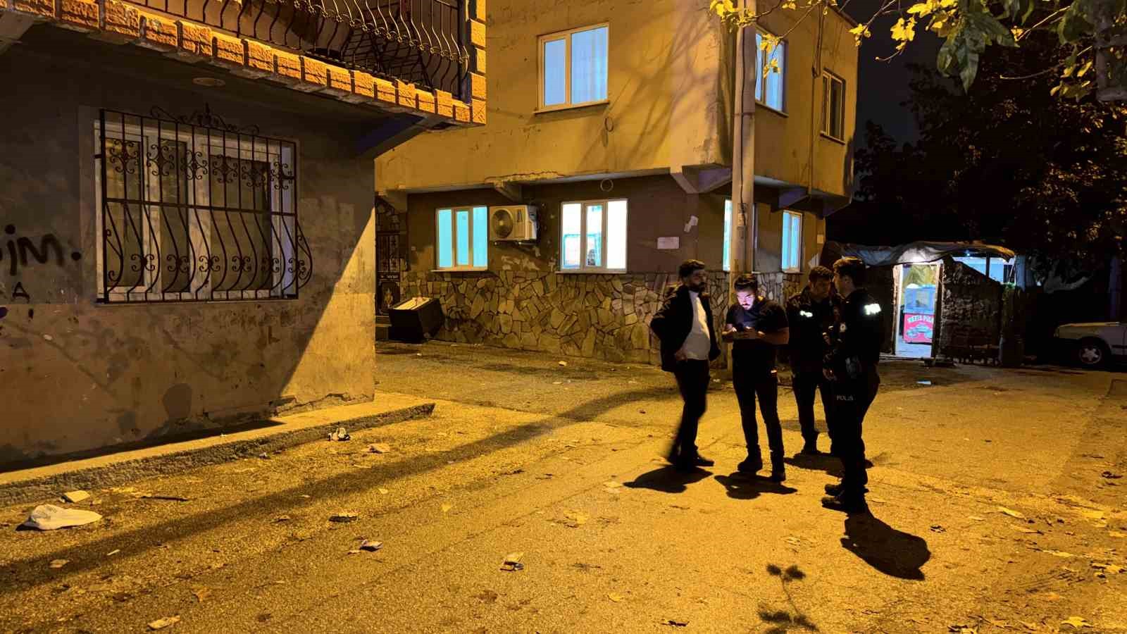 Bursa’da hareketli gece: 15 yıl hapis cezasıyla aranan arkadaşını yakalatmamak için havaya ateş açtı
