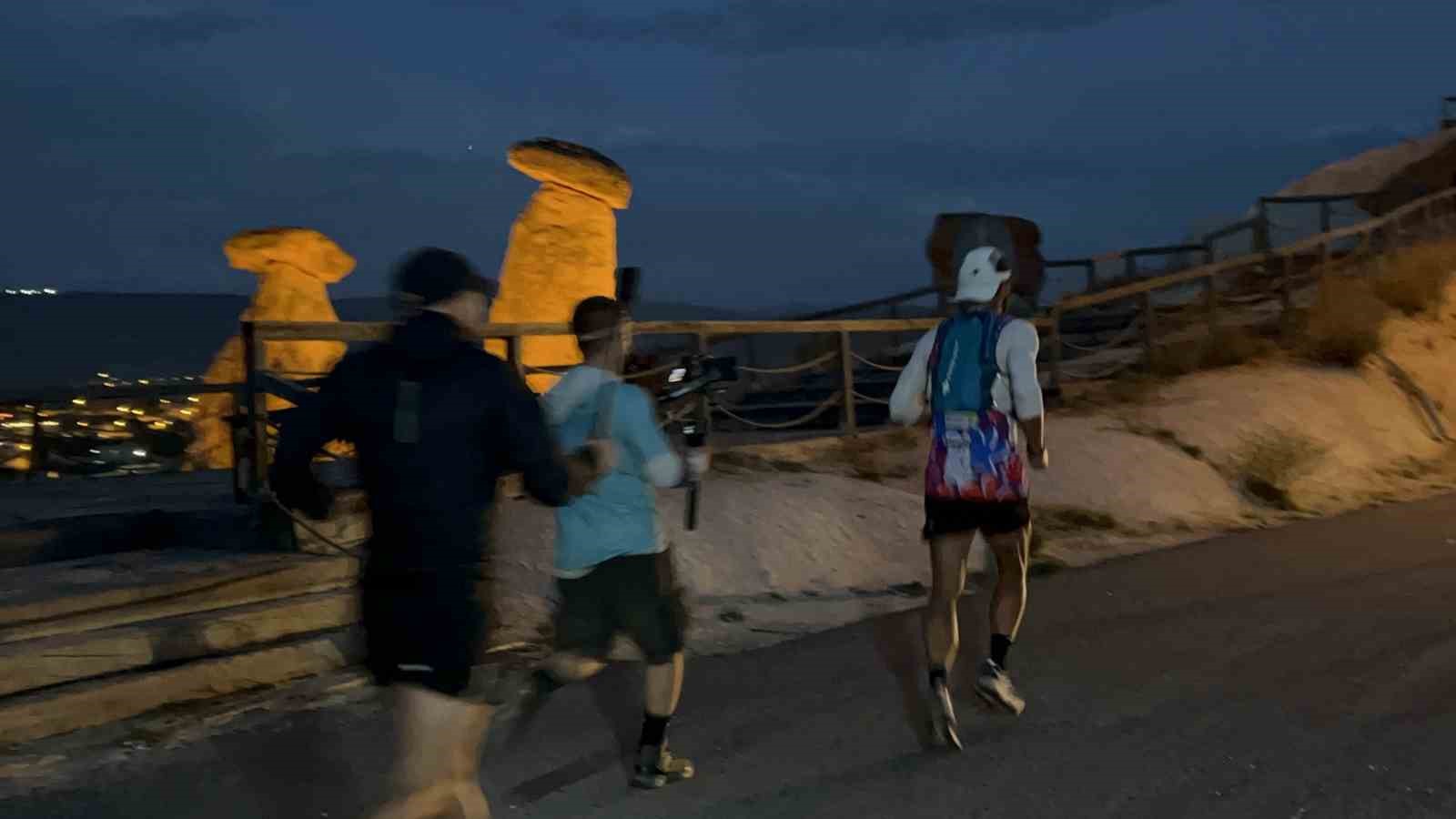 37 günde bin 700 kilometre koşarak Kapadokya’ya ulaştı