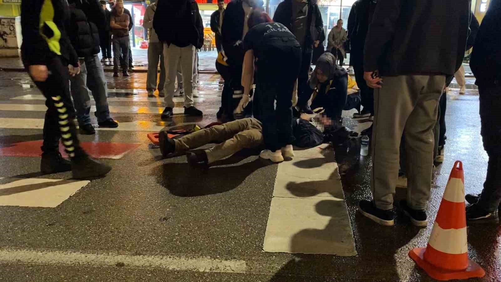 Bursa’da motosikletin çarptığı yaya ve sürücü yaralandı