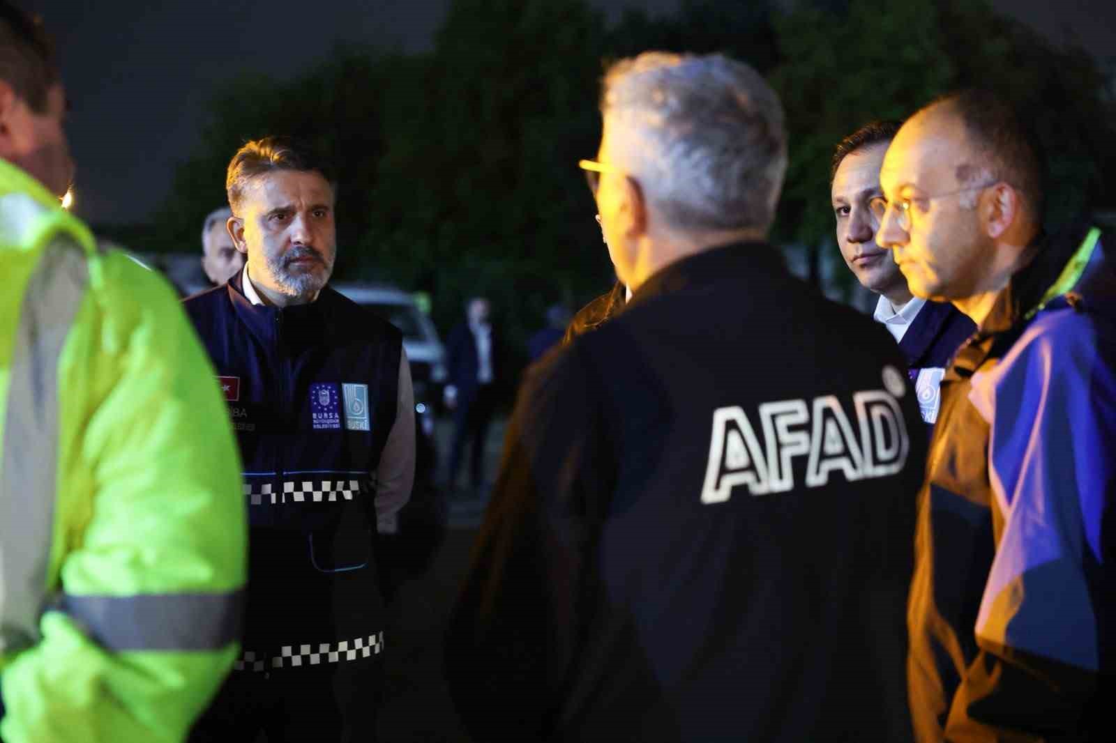 Büyükşehir’de yağmur teyakkuzu: bin 126 personel, 439 araç görev başında