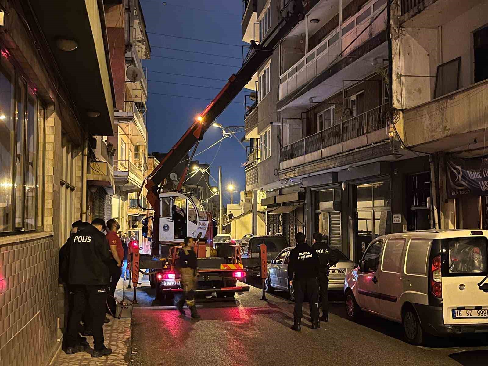 Bursa’da saatler süren rehine krizi: Annesini rehin aldı, özel harekat operasyonuyla evden çıkarıldı