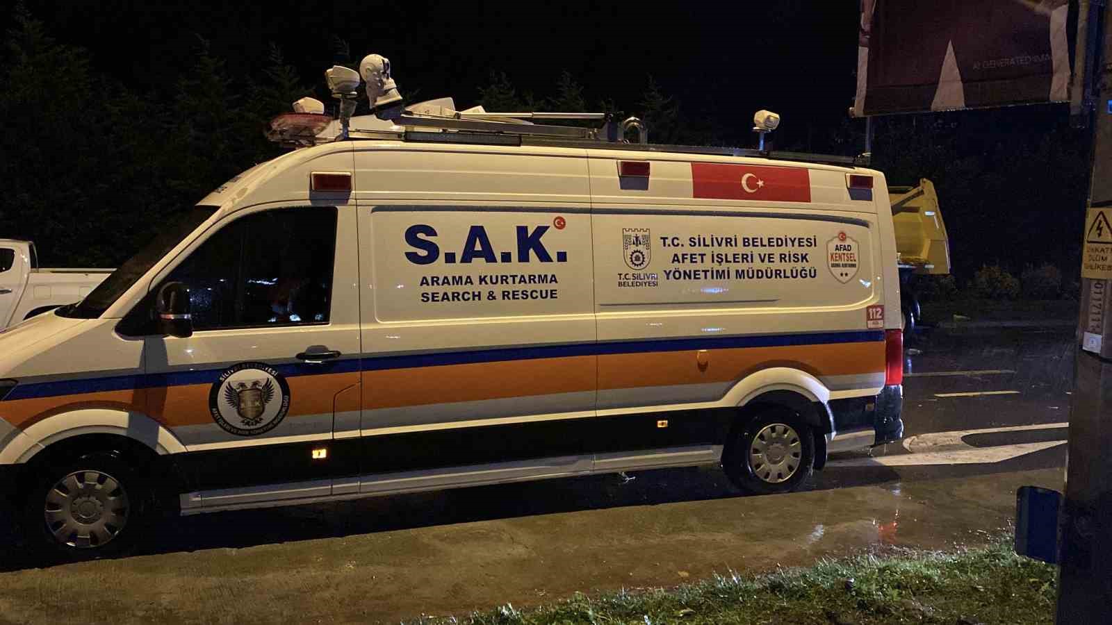 Sarıyer’de mahsur kalan 200’ün üzerinde çalışan, kamyonlarla kurtarıldı