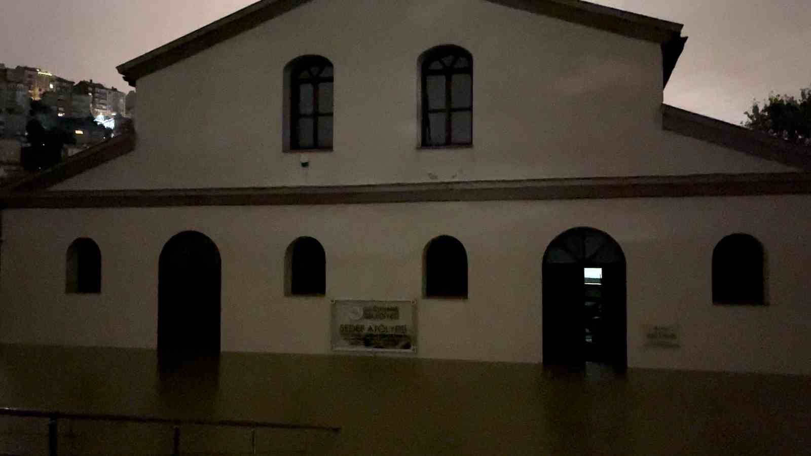 Tarihi Sadabat Camisi ve Sedef Atölyesi sular altında kaldı