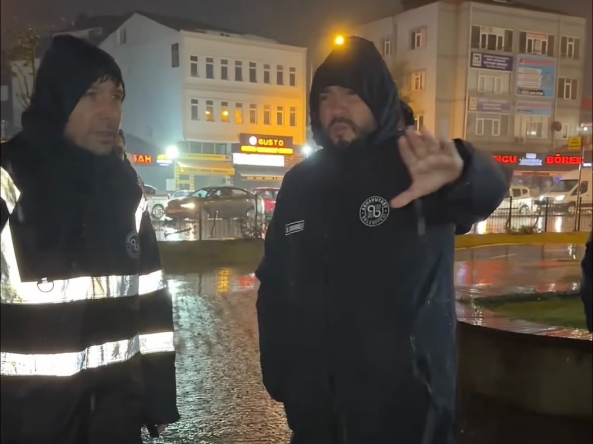 Arnavutköy’de yağış mesaisi: 300 personel ve 80 araç sahada