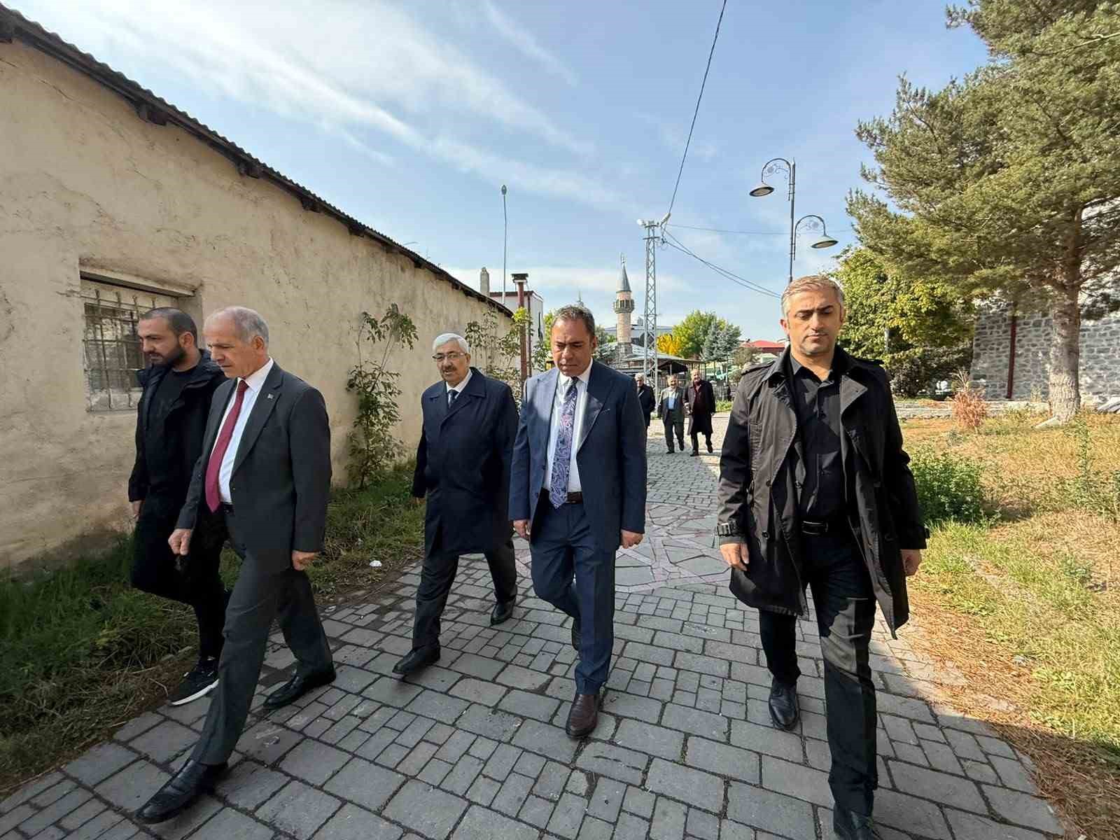 Kars’ta kaldırım işgallerine karşı esnafa bilgilendirme yapıldı