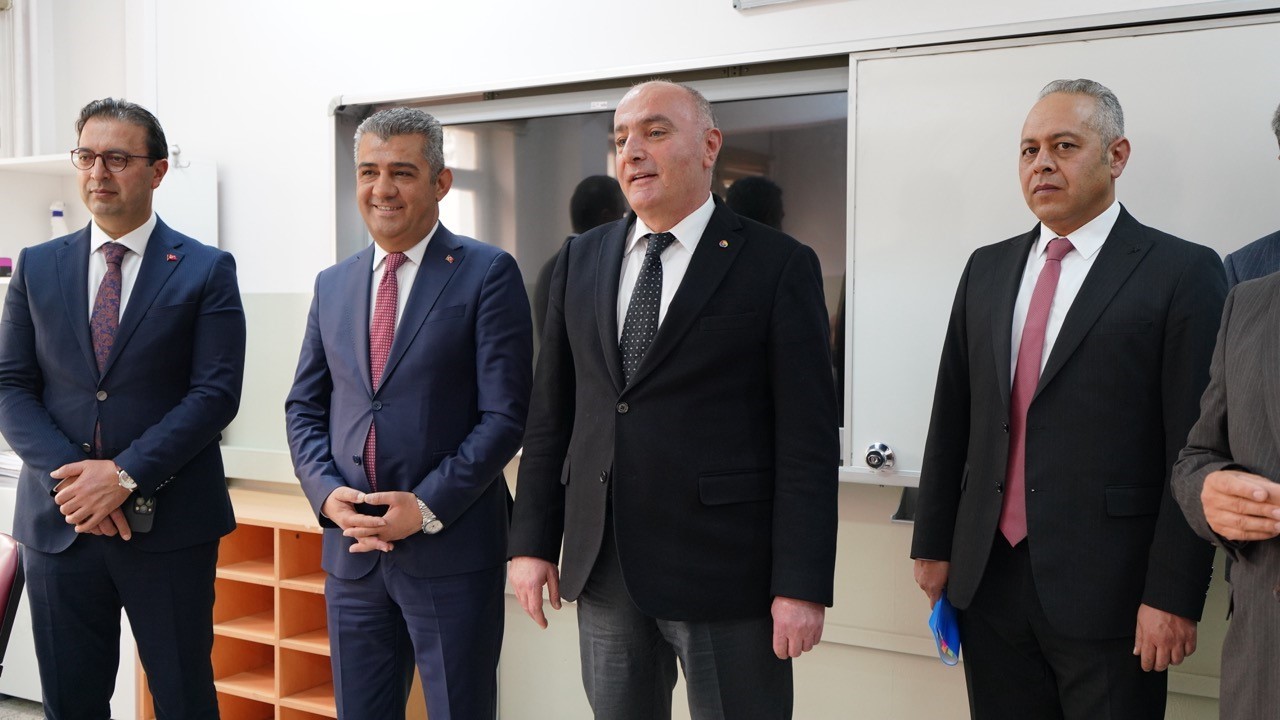 TOBB ve ETSO’dan sosyal sorumluluk kapsamında 250 öğrenciye bot ve mont desteği