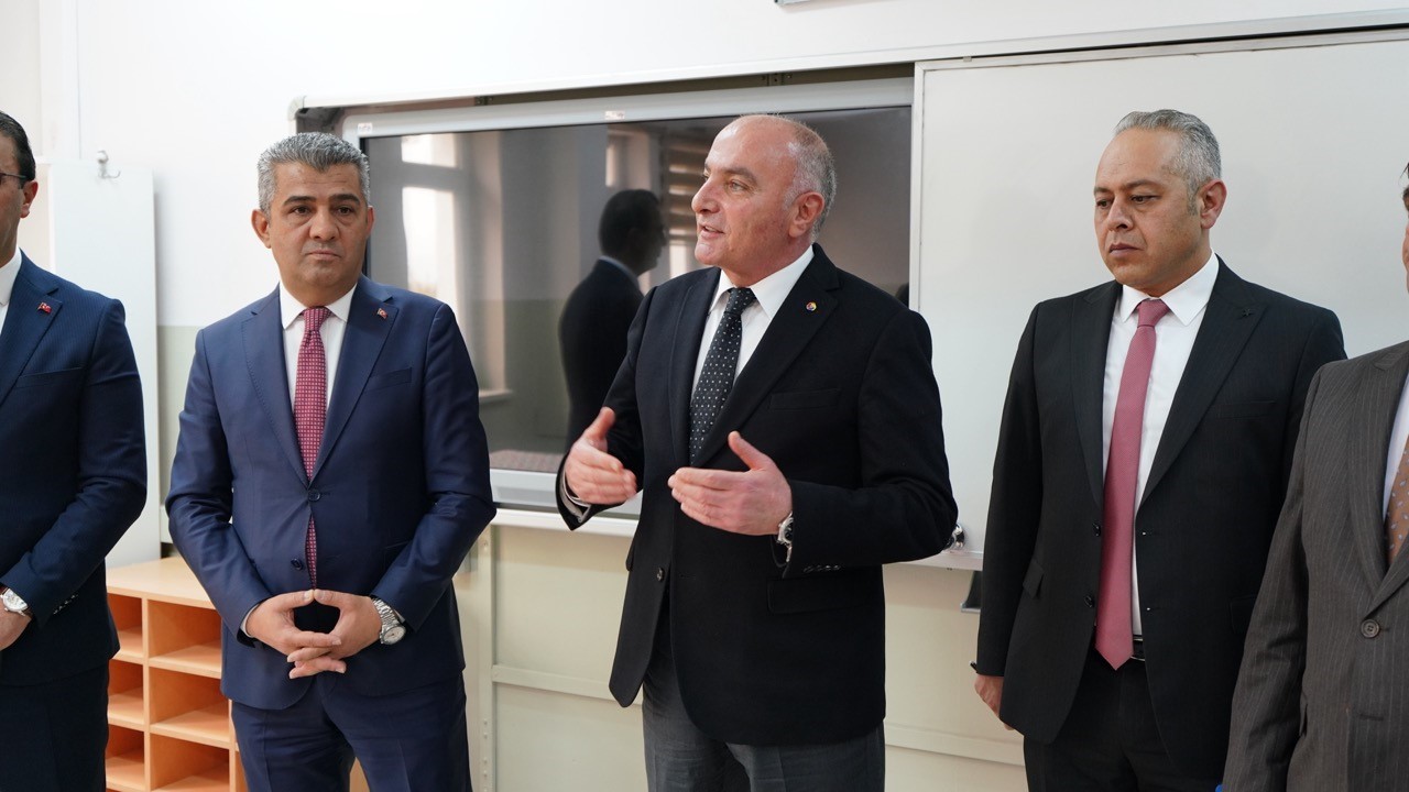 TOBB ve ETSO’dan sosyal sorumluluk kapsamında 250 öğrenciye bot ve mont desteği
