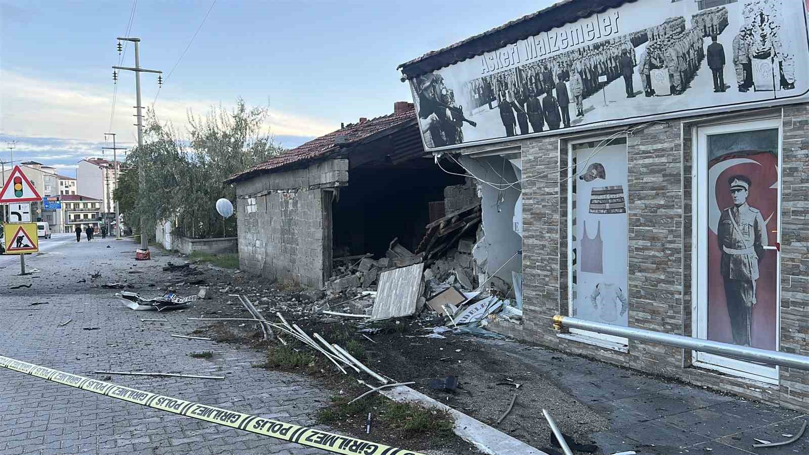 Burdur’da feci kaza: Otomobilin motoru yerinden koptu, sürücüsü ağır yaralandı