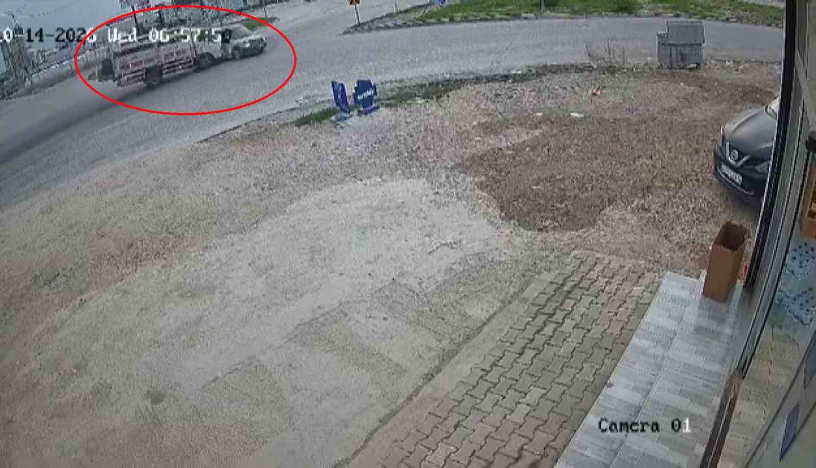 Hatay’da kamyonetle çarpışan hafif ticari araç sürücüsü yaralandı