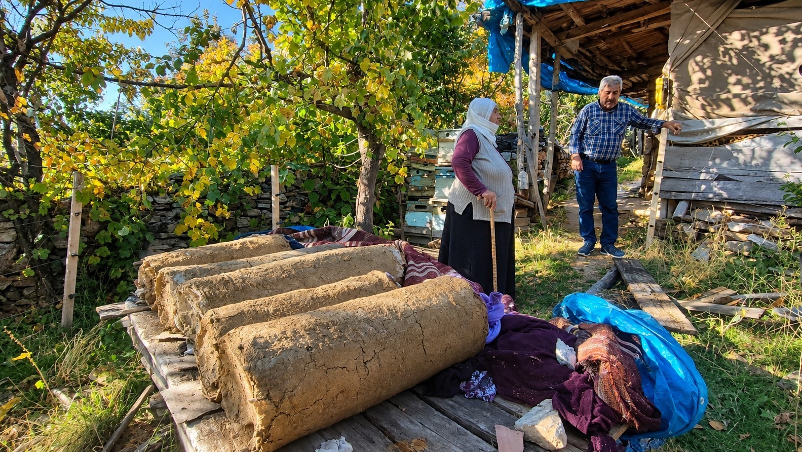 85 yaşında karakovan balı üretiyor