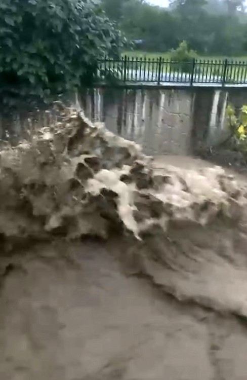 Sakarya’da dereler taştı, evleri su bastı