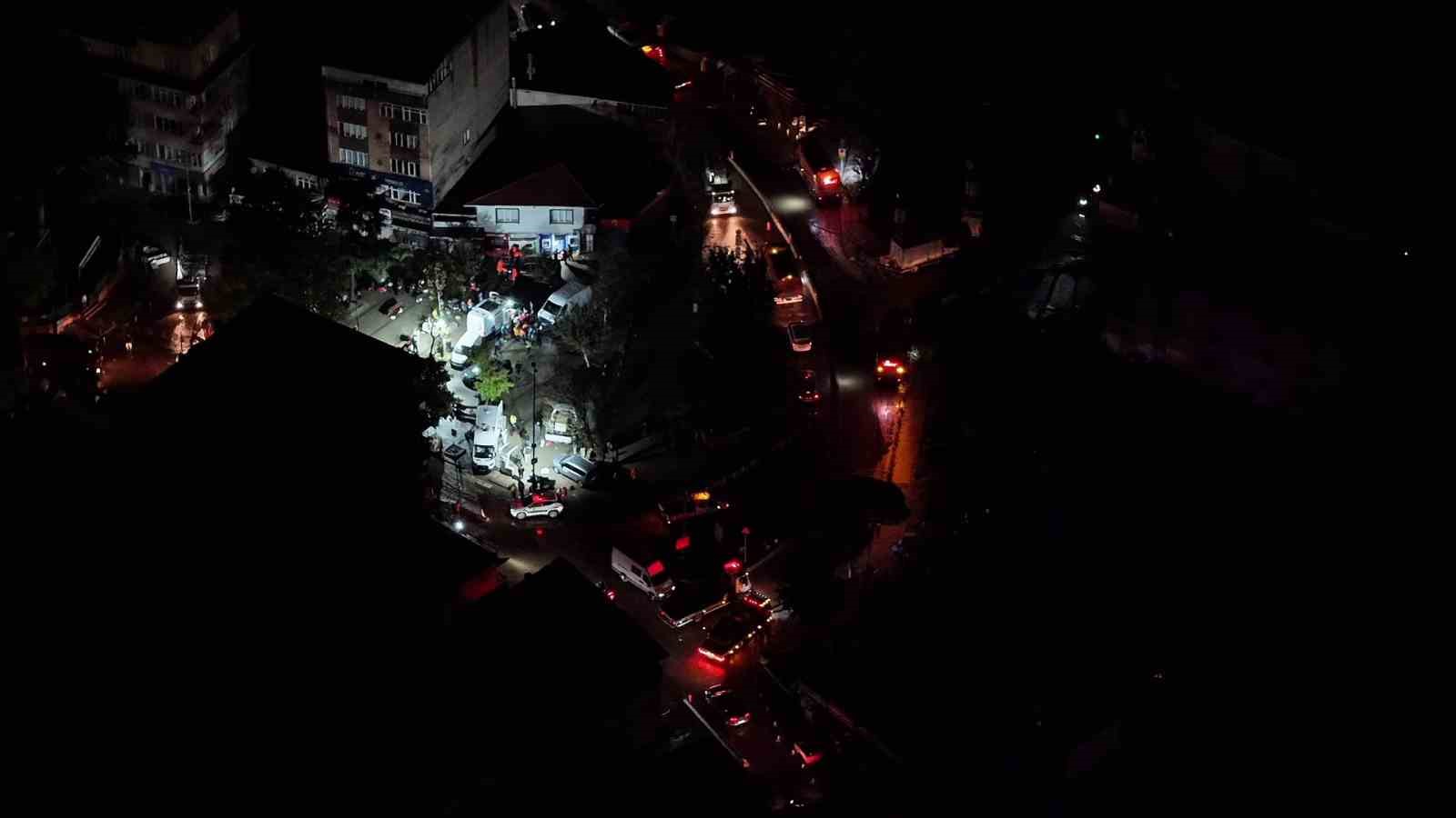 Sarıyer Ayazağa’da karanlığa gömülen mahalle havadan görüntülendi