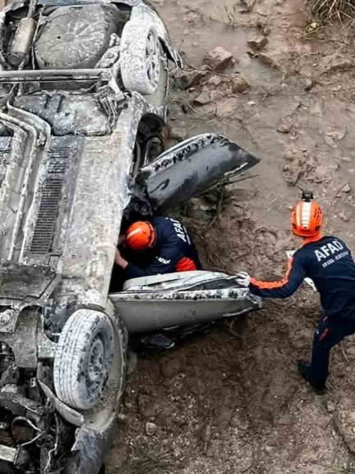 Siirt’te feci kaza: Araç ters döndü, 1’i bebek 3 kişi yaralandı