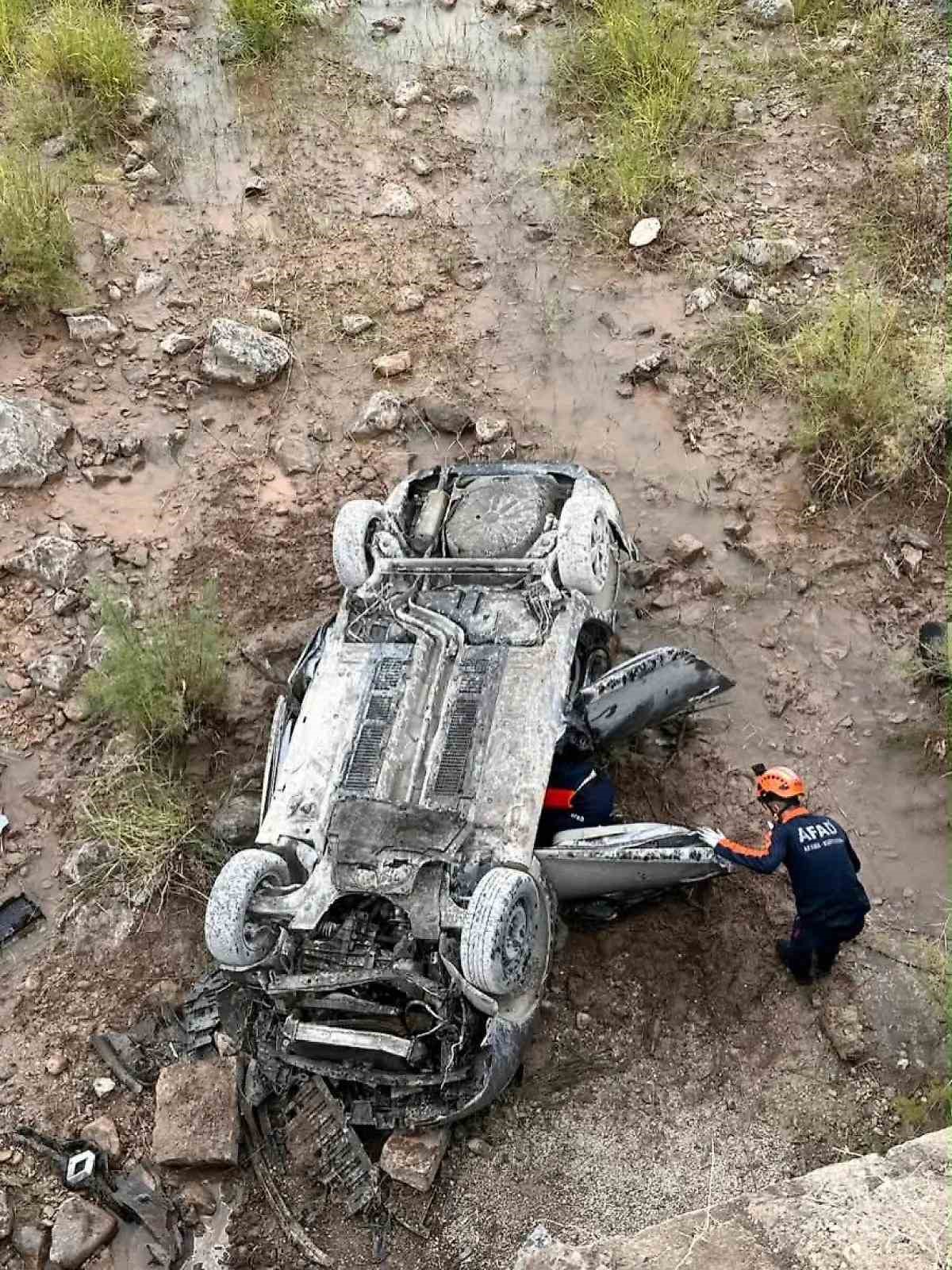 Siirt’te feci kaza: Araç ters döndü, 1’i bebek 3 kişi yaralandı