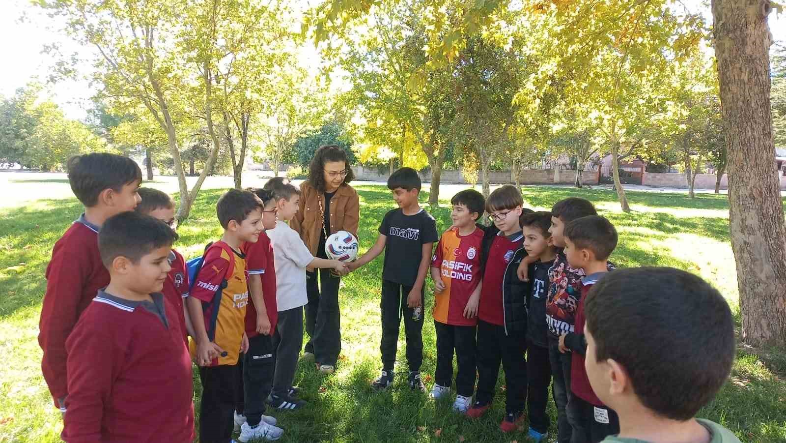 Minikler hem oynadı hem sağlıklı beslenmeyi öğrendi