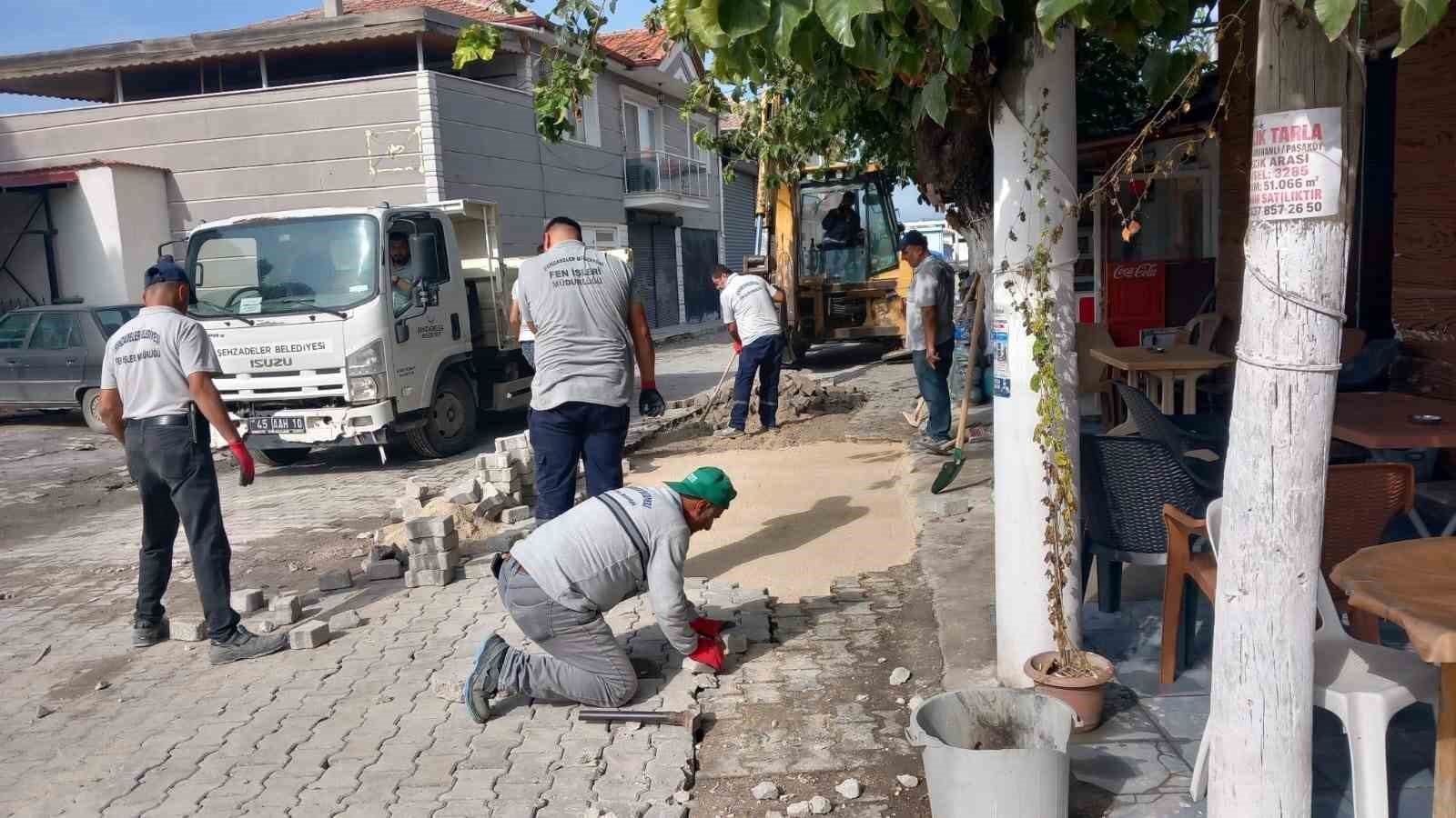 Altyapı çalışmaları sonrası tahrip olan yol ve kaldırımlar yenileniyor