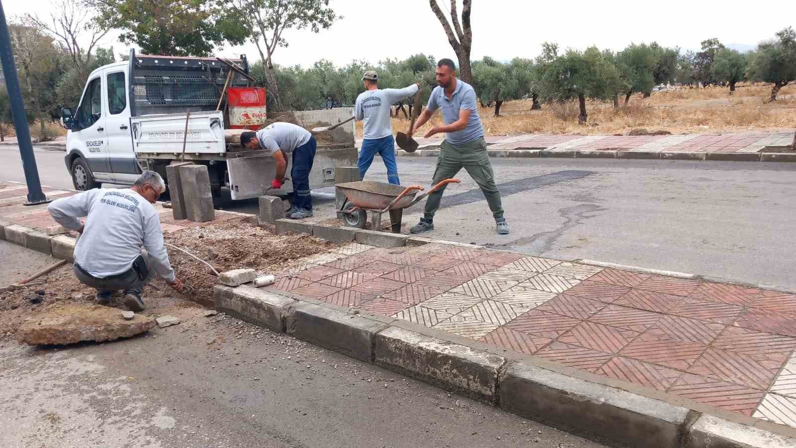 Altyapı çalışmaları sonrası tahrip olan yol ve kaldırımlar yenileniyor