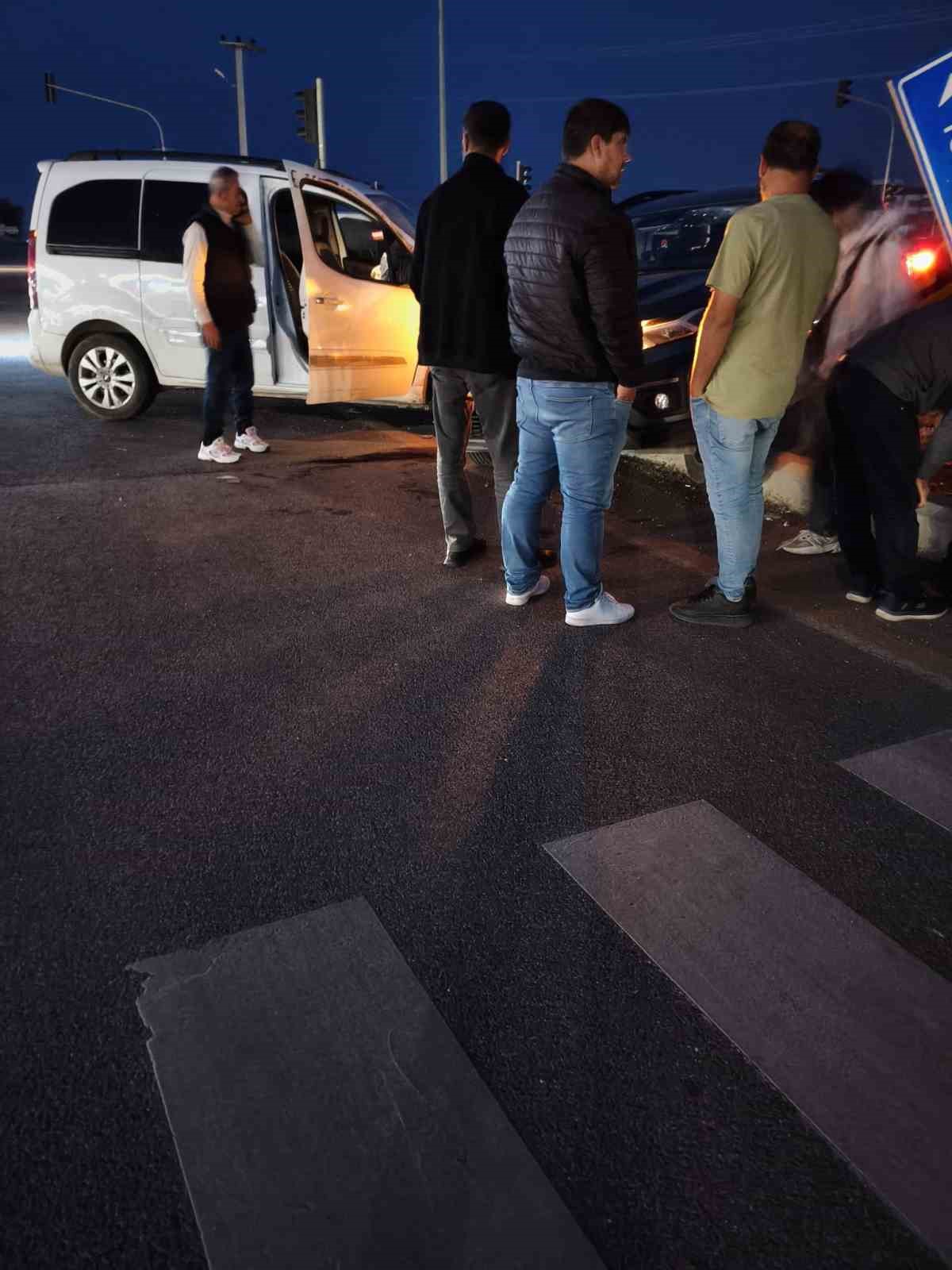 Diyarbakır’da otomobiller çarpıştı: 2 yaralı