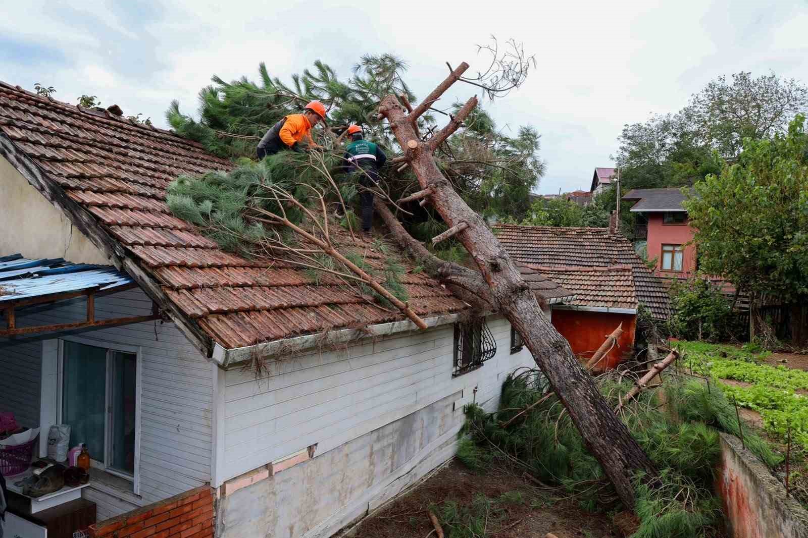 Beykoz’da rekor yağış: Bin 879 talebin tamamına ulaşıldı