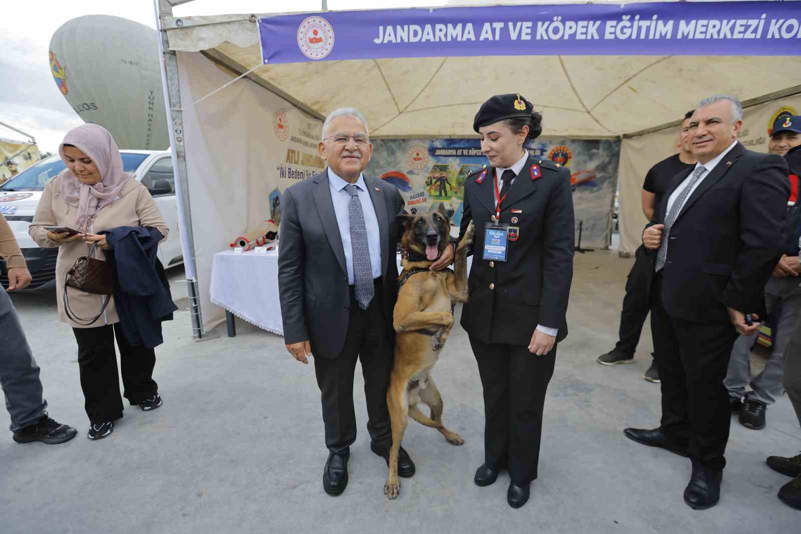 Bilim ve teknoloji şöleni başladı: Başkan Büyükkılıç, festivalde bilim tutkunları ile bir araya geldi