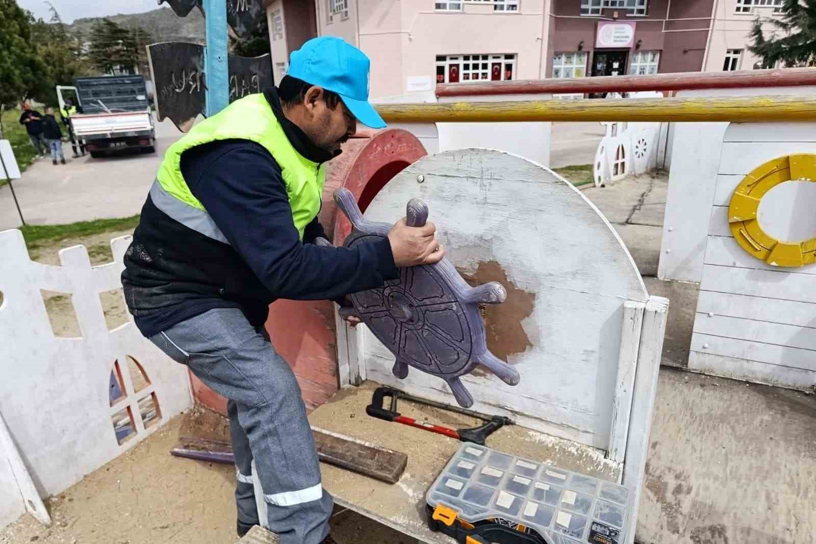 Sivrihisar Belediyesinden eğitim kurumlarına kapsamlı bakım ve onarım desteği