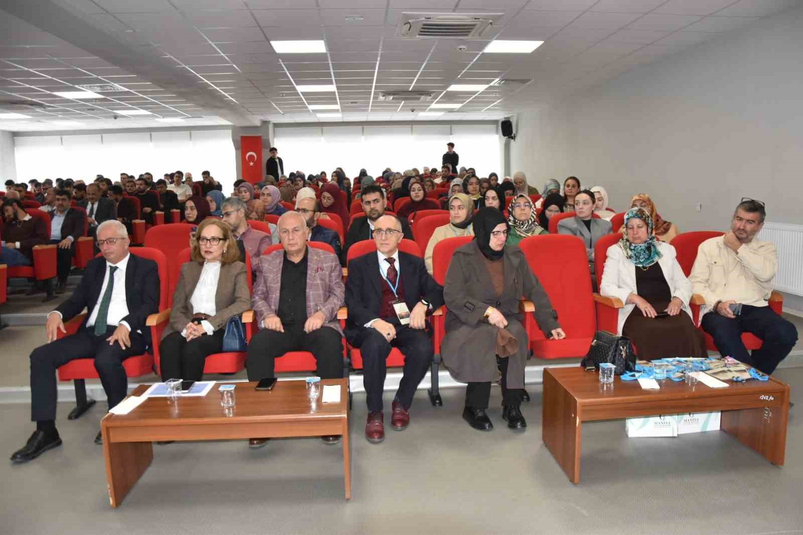 Manisa’nın dini ve kültürel mirasının konu edinildiği sempozyum başladı
