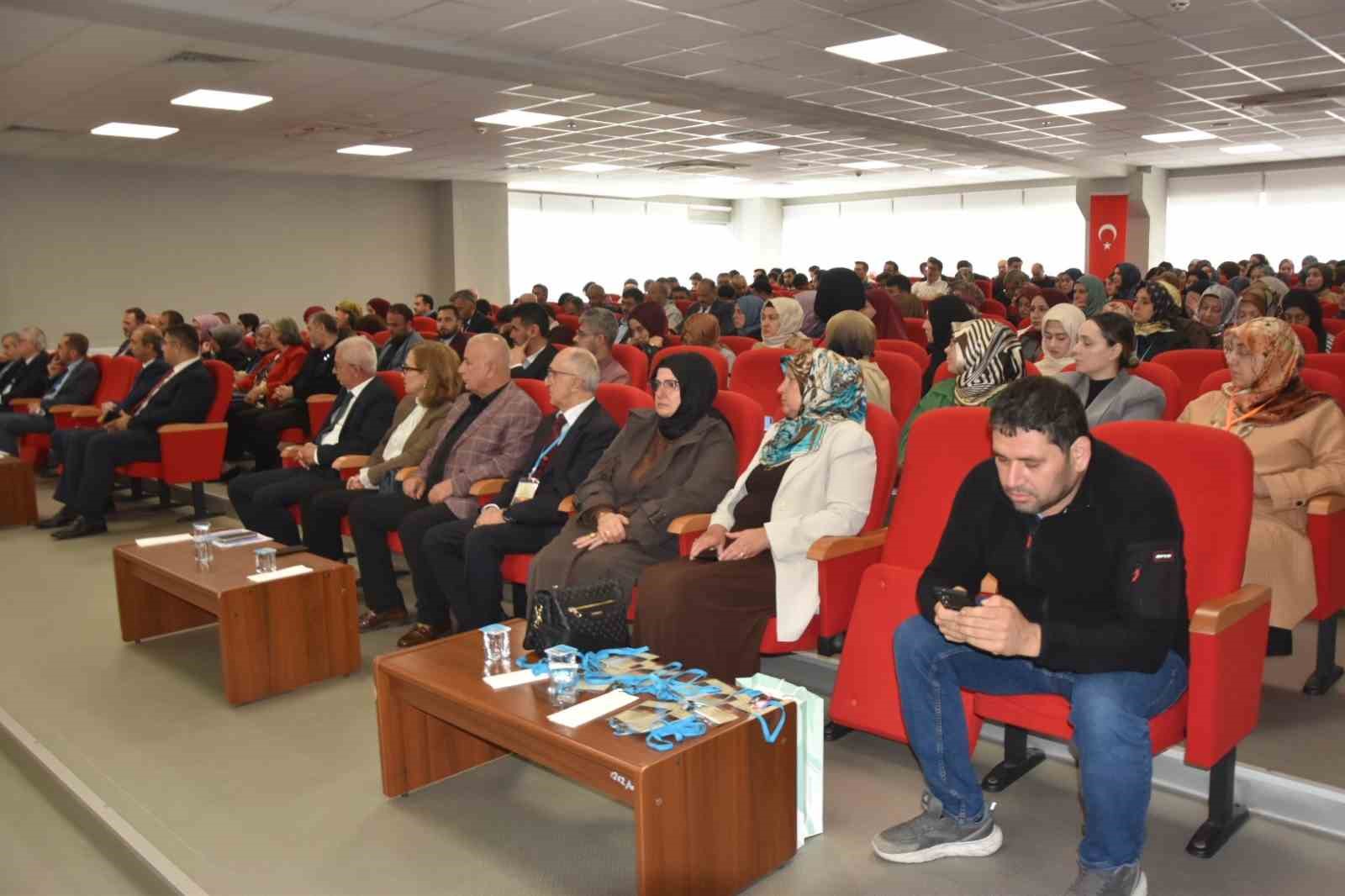 Manisa’nın dini ve kültürel mirasının konu edinildiği sempozyum başladı