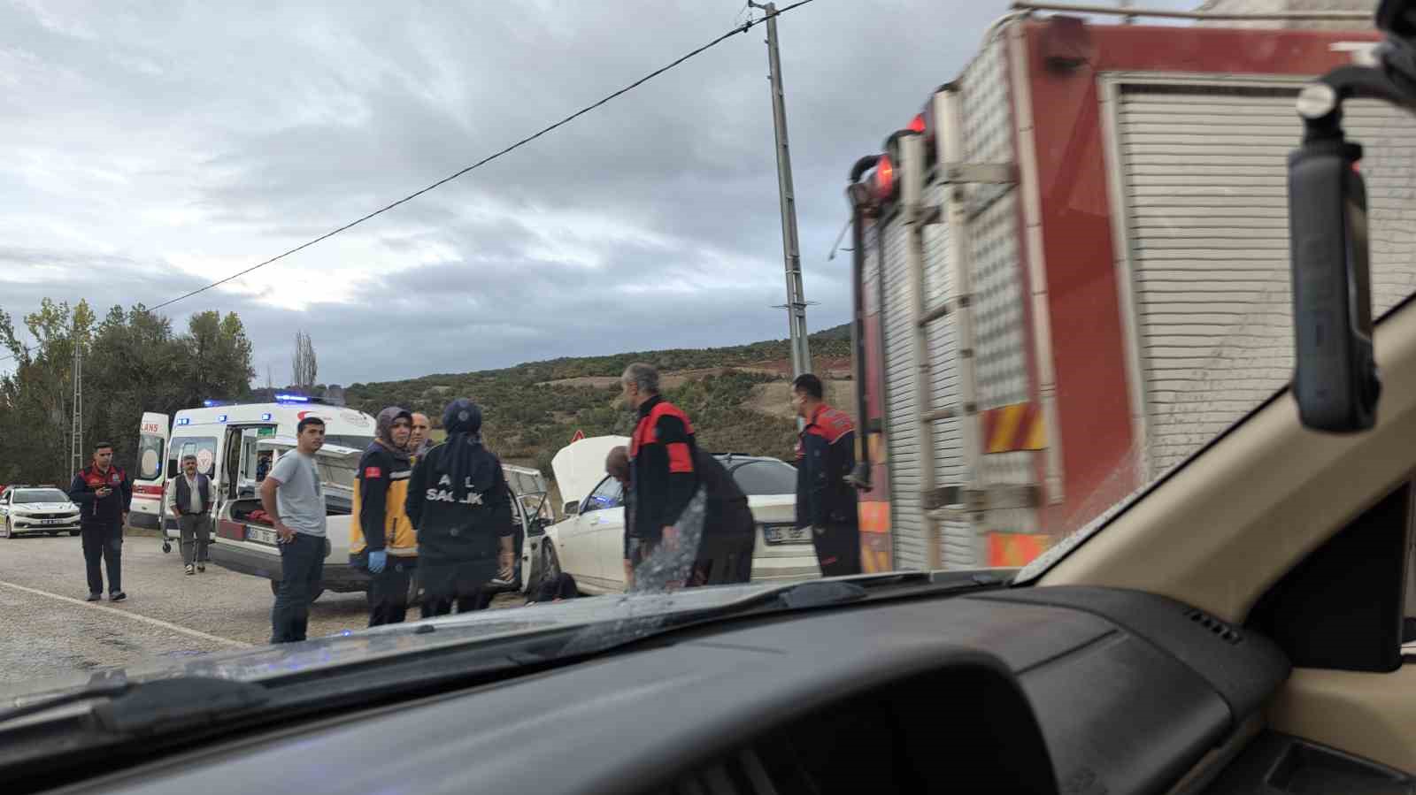 Tokat’ta iki aracın kafa kafaya çarpıştığı kazada 5 kişi yaralandı