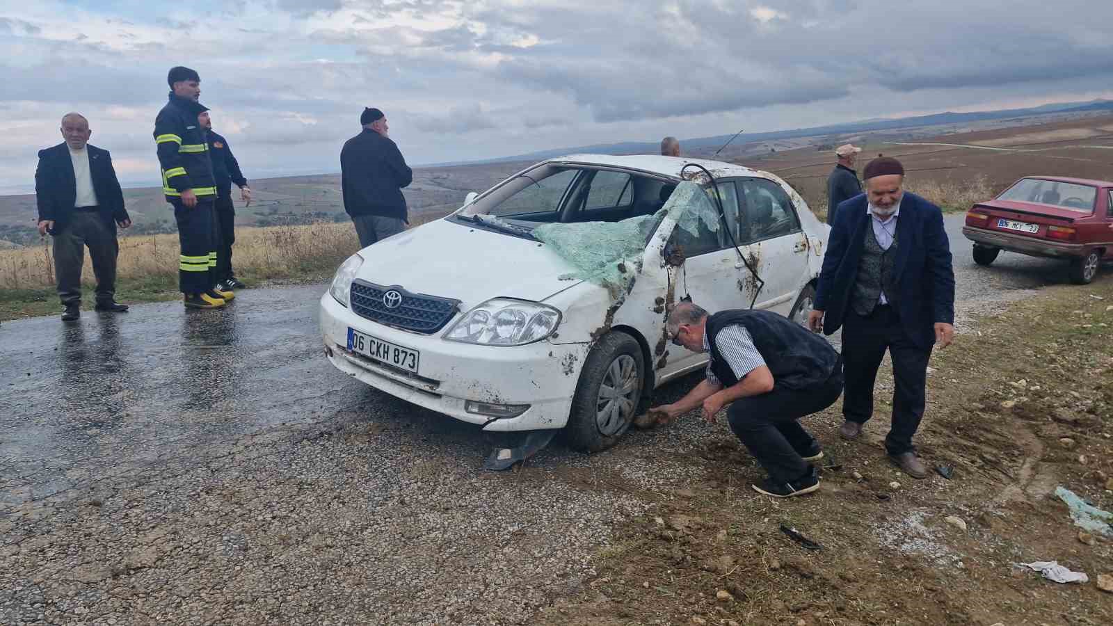 Çorum’da otomobil devrildi: 2 yaralı