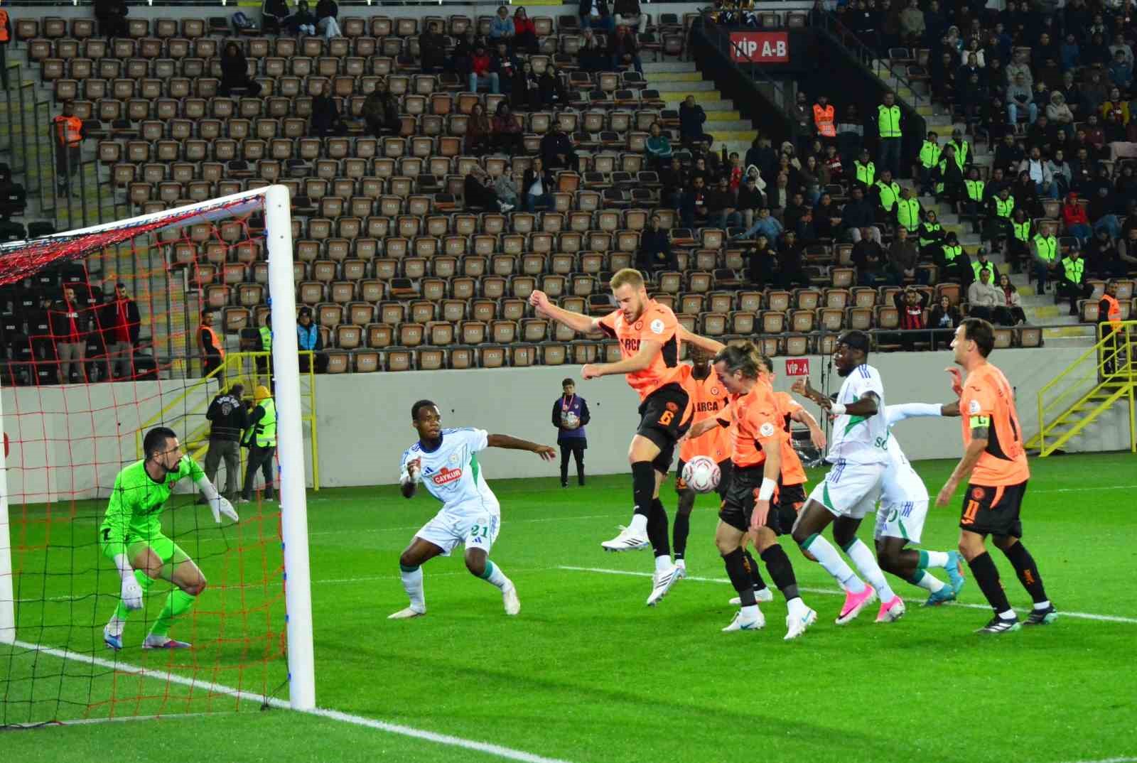 Trendyol Süper Lig: Çorum FK: 0 - Çaykur Rizespor: 0 (Maç devam ediyor)