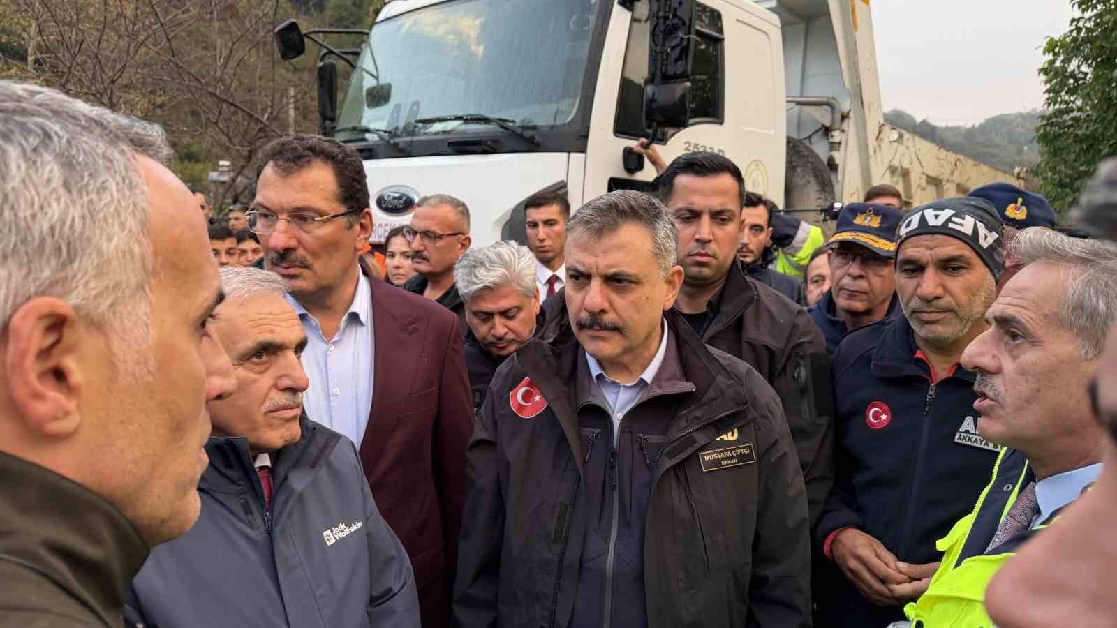 Bakan Çiftçi, yaraların sarılmaya çalışıldığı bölgeyi ziyaret etti