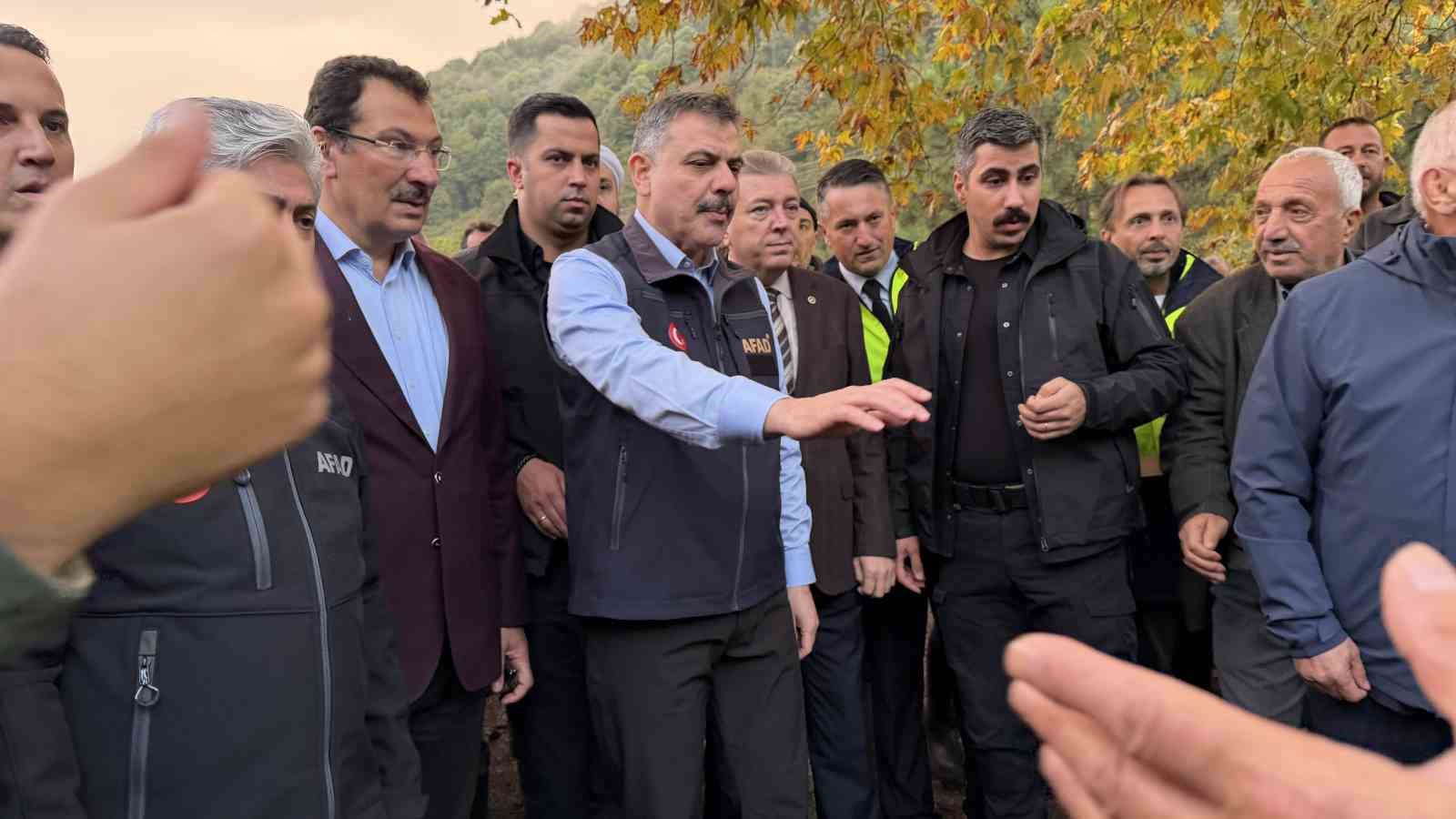 Bakan Çiftçi, yaraların sarılmaya çalışıldığı bölgeyi ziyaret etti