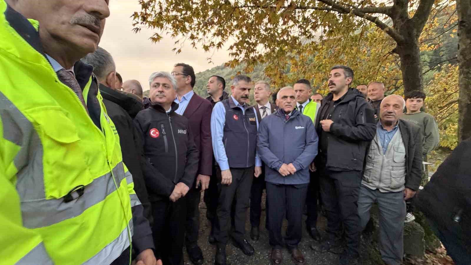 Bakan Çiftçi, yaraların sarılmaya çalışıldığı bölgeyi ziyaret etti