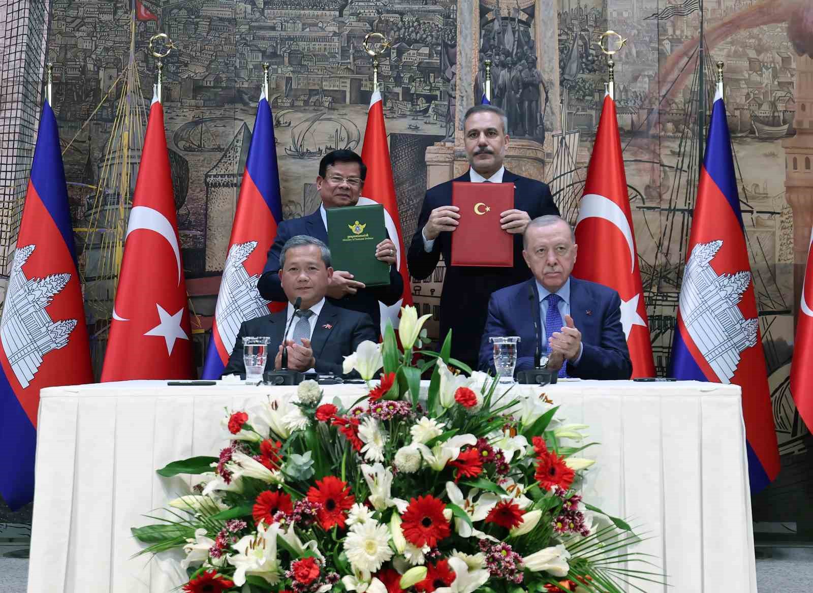 Cumhurbaşkanı Erdoğan: "Kamboçya ile ticaretimizi 1 milyar dolara çıkarmak için çabalarımız devam ediyor"