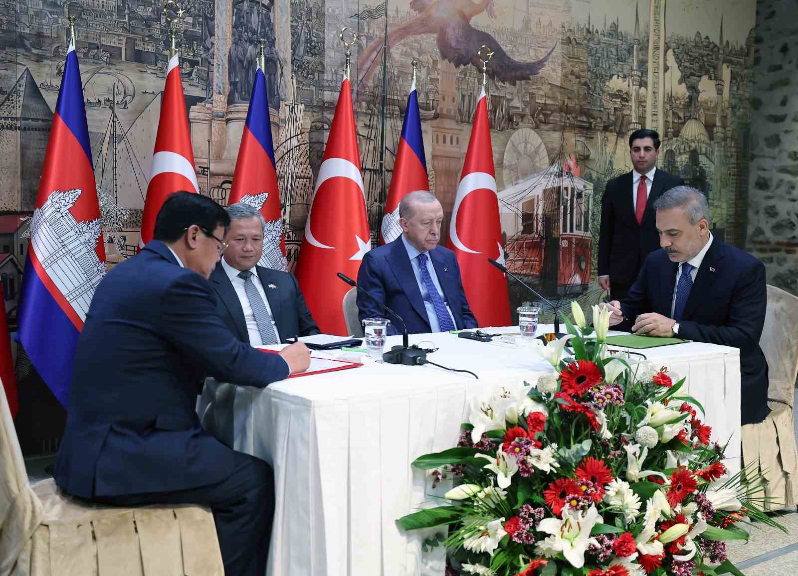 Cumhurbaşkanı Erdoğan: "Kamboçya ile ticaretimizi 1 milyar dolara çıkarmak için çabalarımız devam ediyor"