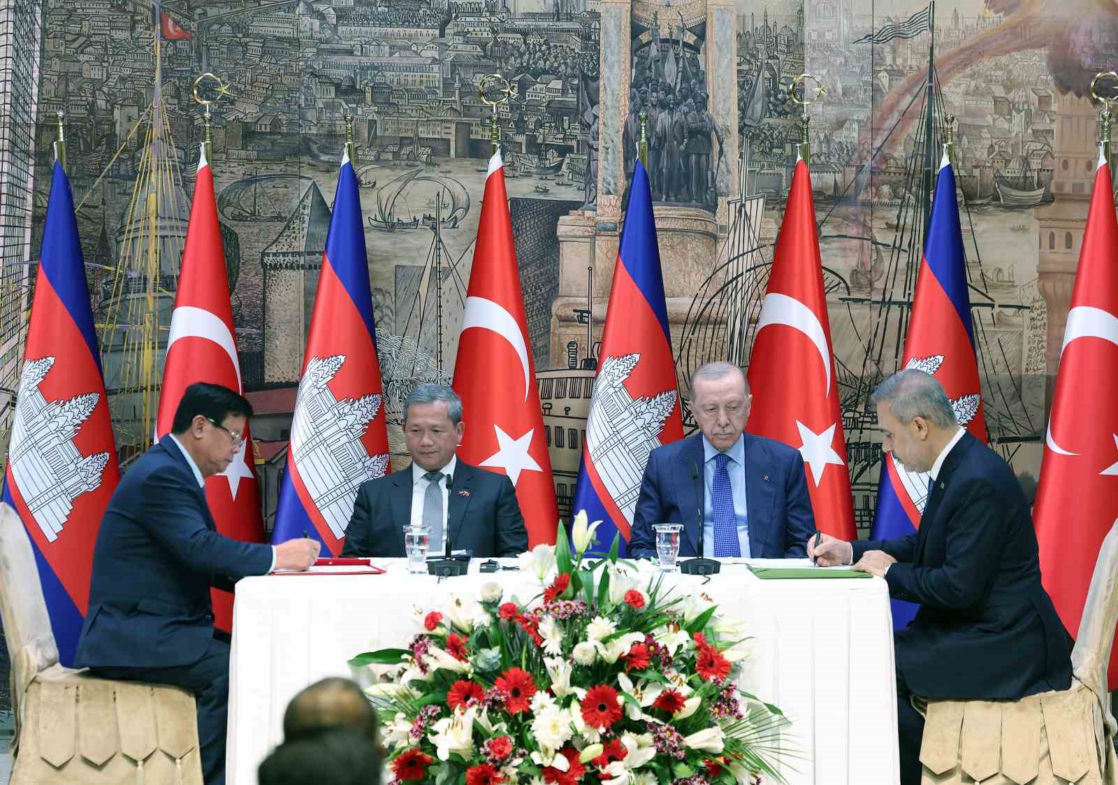 Cumhurbaşkanı Erdoğan: "Kamboçya ile ticaretimizi 1 milyar dolara çıkarmak için çabalarımız devam ediyor"