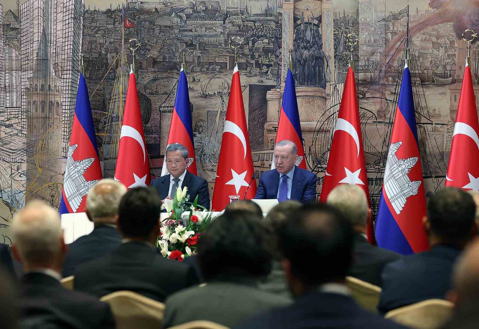 Cumhurbaşkanı Erdoğan: "Kamboçya ile ticaretimizi 1 milyar dolara çıkarmak için çabalarımız devam ediyor"