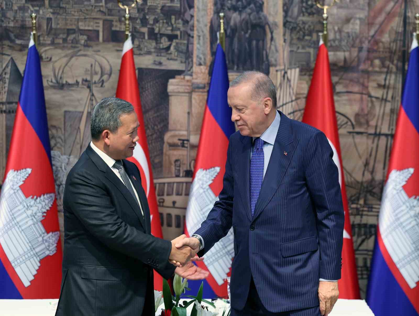 Cumhurbaşkanı Erdoğan: "Kamboçya ile ticaretimizi 1 milyar dolara çıkarmak için çabalarımız devam ediyor"