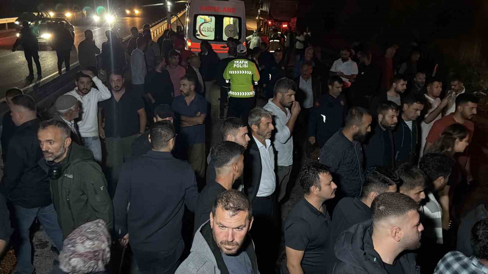 Kamyonet traktöre arkadan çarptı: 1 ölü, 1 yaralı