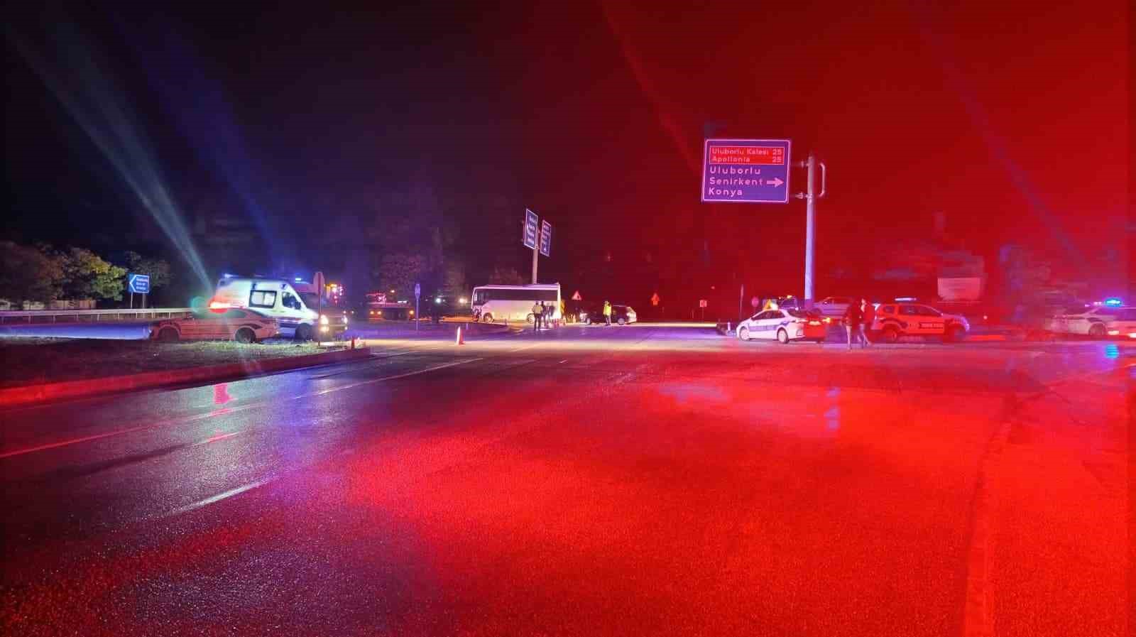 Isparta’da tarım işçilerini taşıyan midibüs ile tır çarpıştı: 17 yaralı
