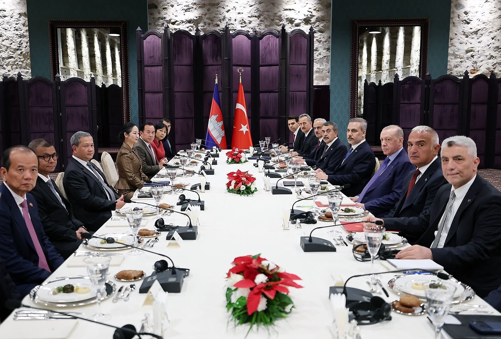 Bakan Bolat: "Türkiye ile Kamboçya arasındaki ticari iş birliğini geliştirmeyi hedefliyoruz"
