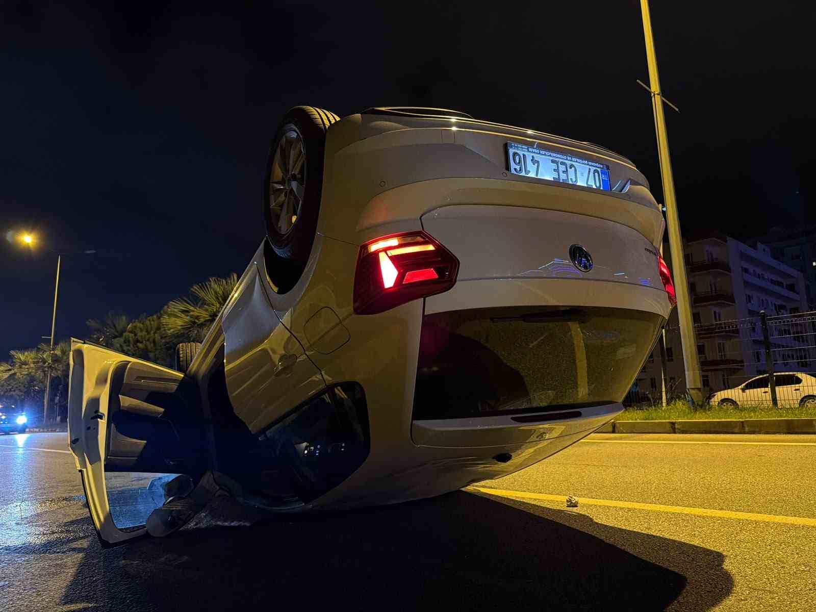 Alanya’da otomobil takla attı: 2 yaralı