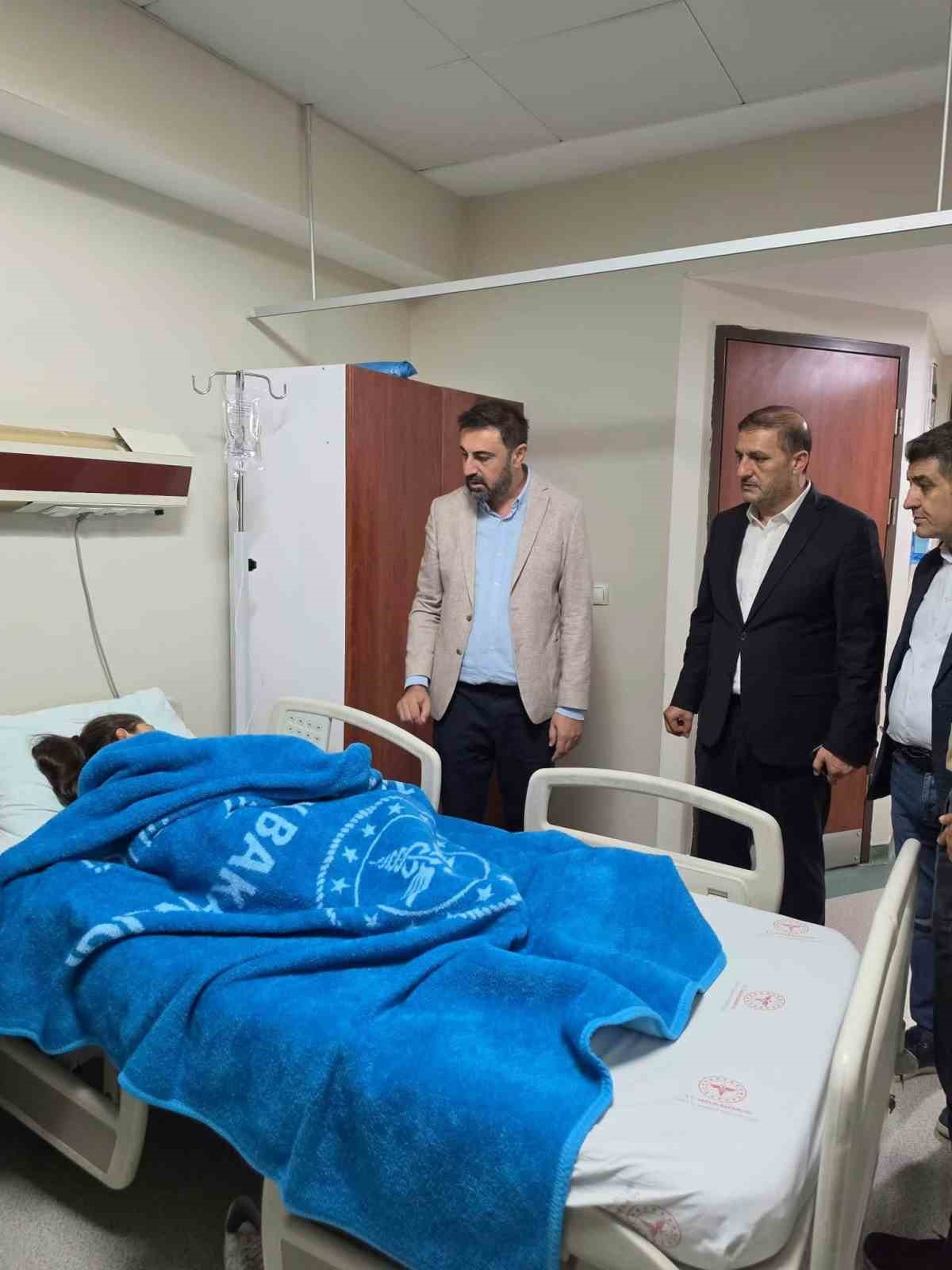 Siirt’te gıda zehirlenmesi şüphesi: Hastaneye kaldırılanların sayısı 88’e yükseldi