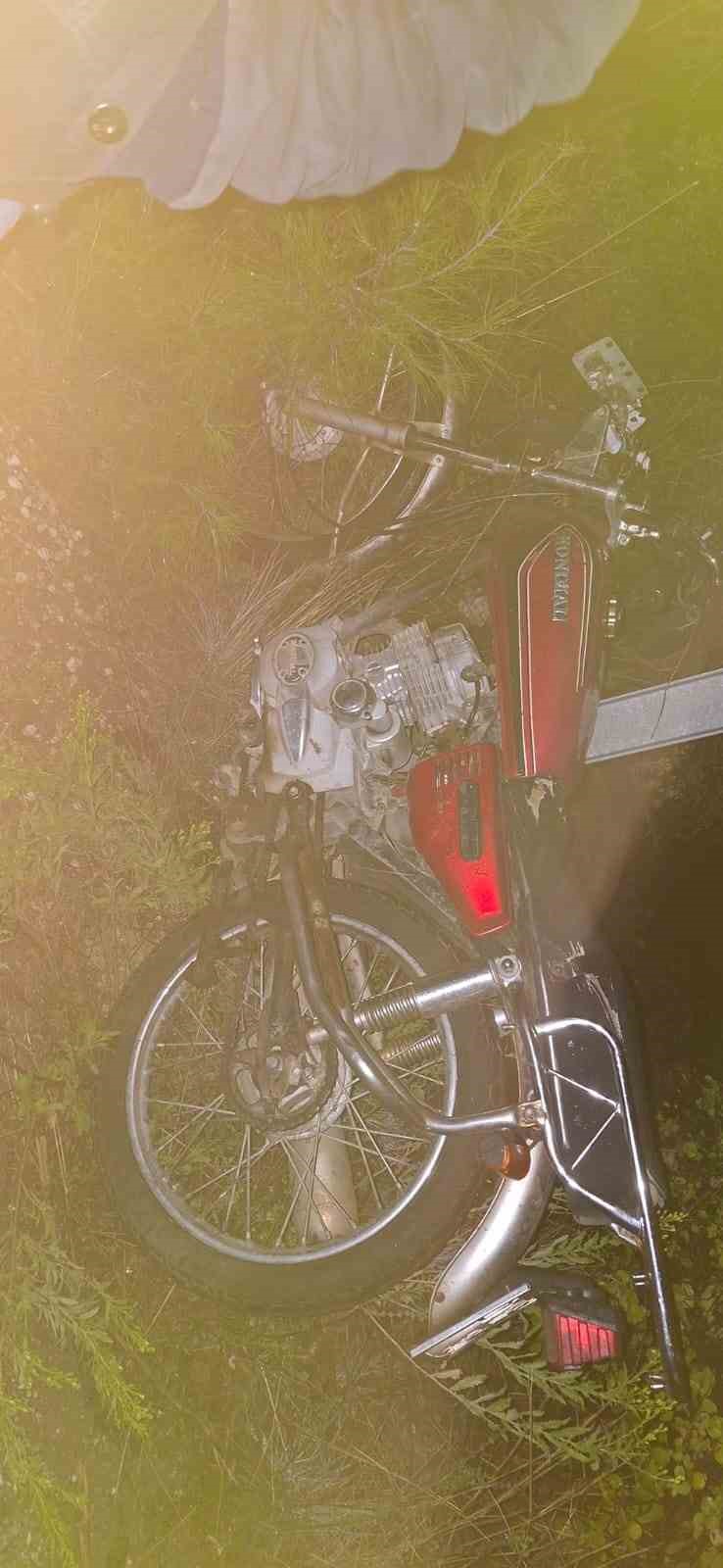 Yoldan çıkıp devrilen motosikletin 16 yaşındaki sürücüsü hayatını kaybetti