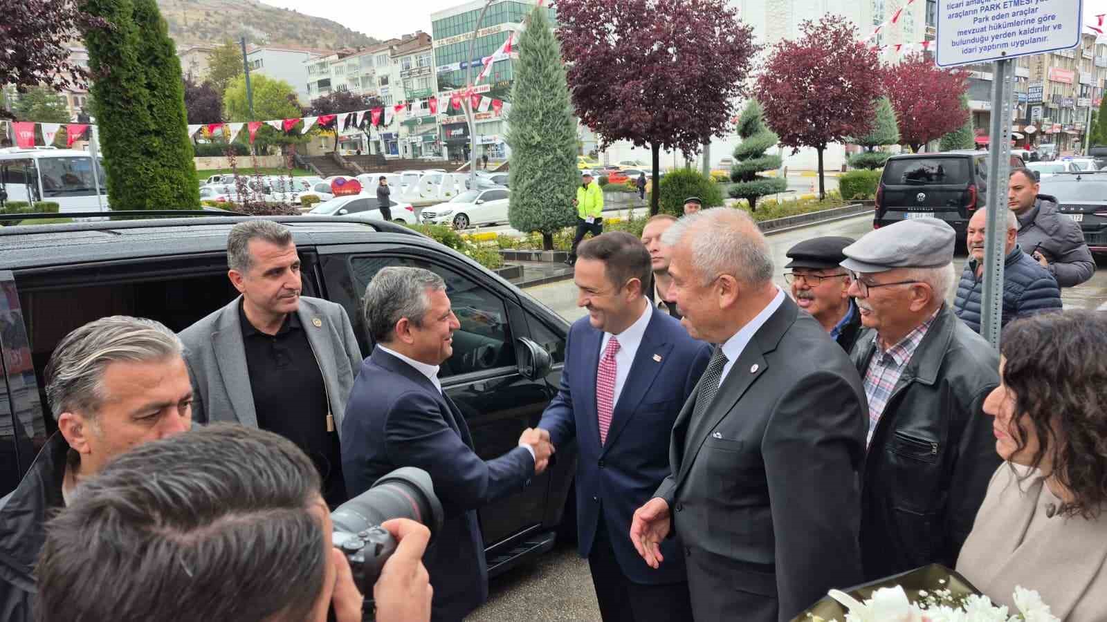 Özgür Özel, Yozgat’ta il başkanlığı toplantısına katıldı