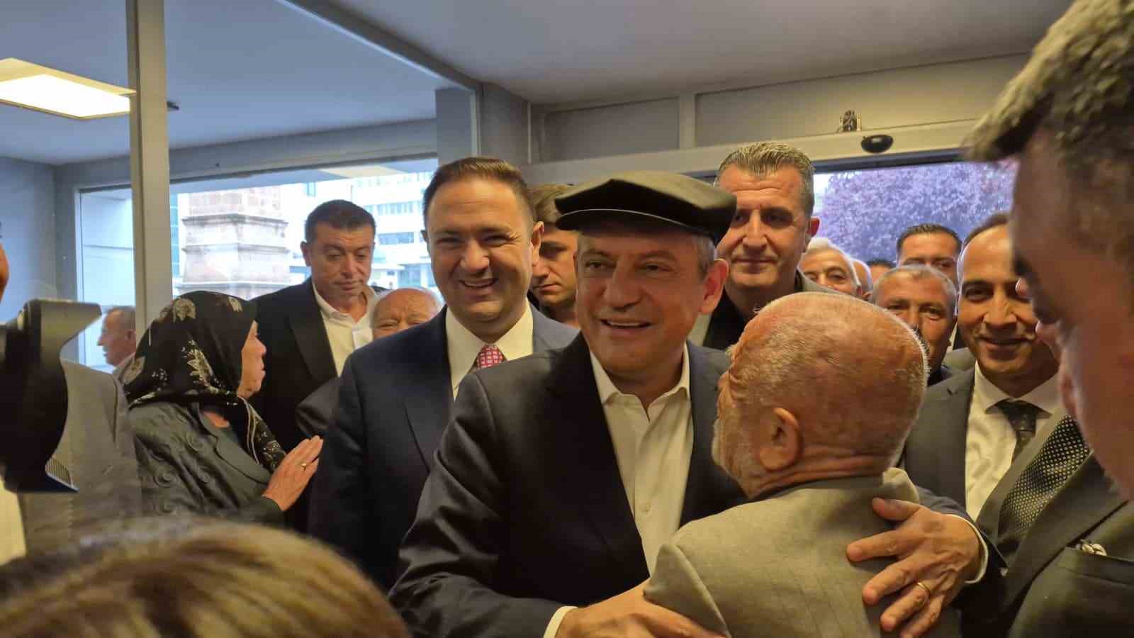 Özgür Özel, Yozgat’ta il başkanlığı toplantısına katıldı