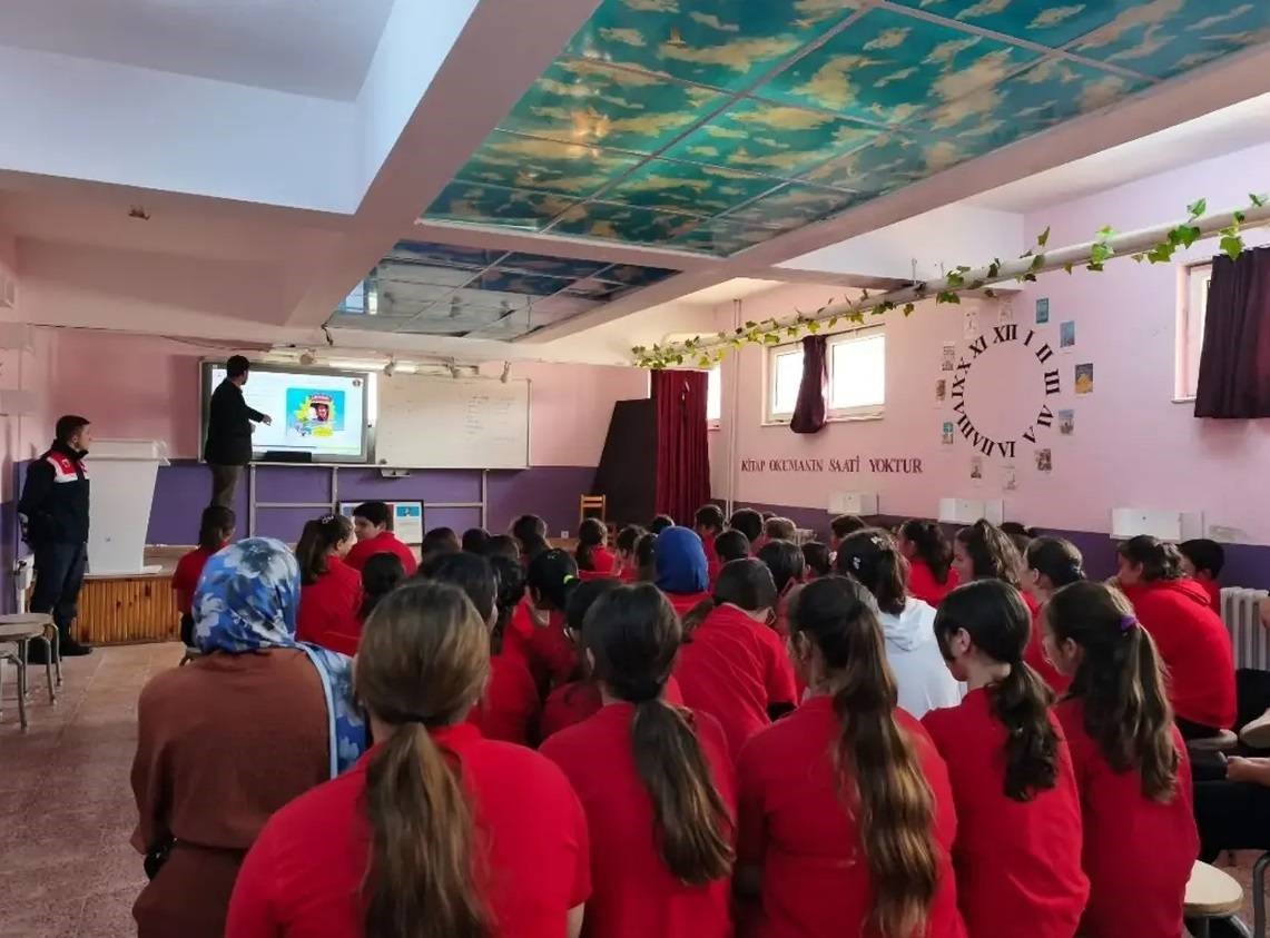 Sinop’ta öğrenci ve öğretmenlere siber farkındalık eğitimi